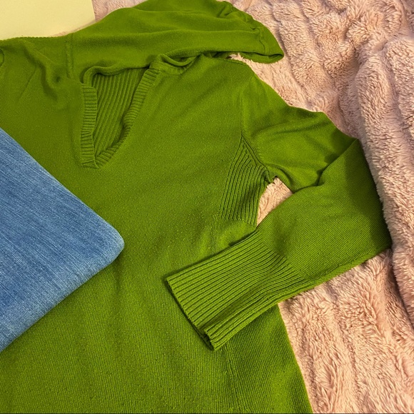 New York & Company Sweaters - 🤩New York & Company hooded sweater large